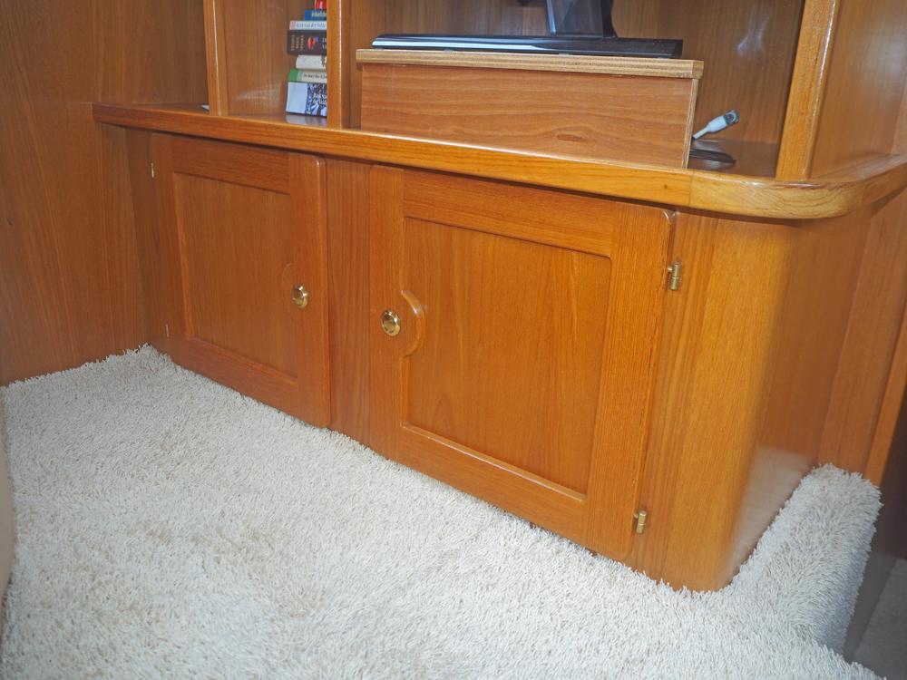 Saloon, Accommodation